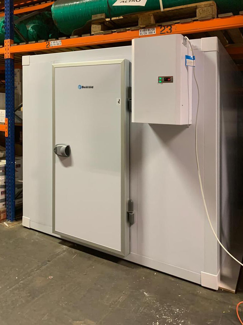 THE GREEK DELI | CHILLER ROOM WITH U-SHAPE RACKING – Boxcold United Kingdom